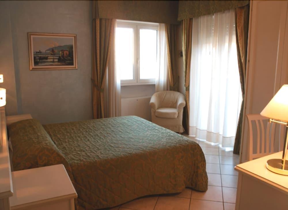 Hotel Residence Veliero Риччоне Экстерьер фото