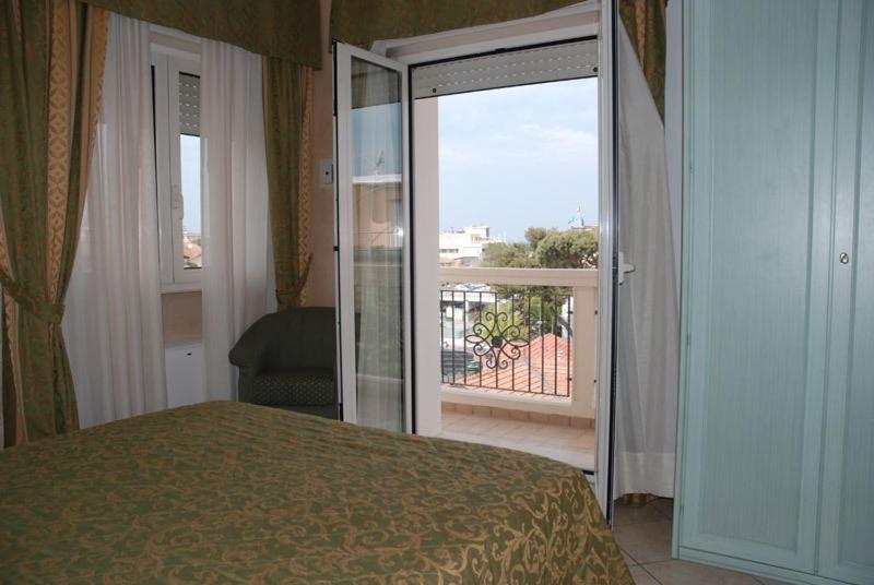 Hotel Residence Veliero Риччоне Экстерьер фото
